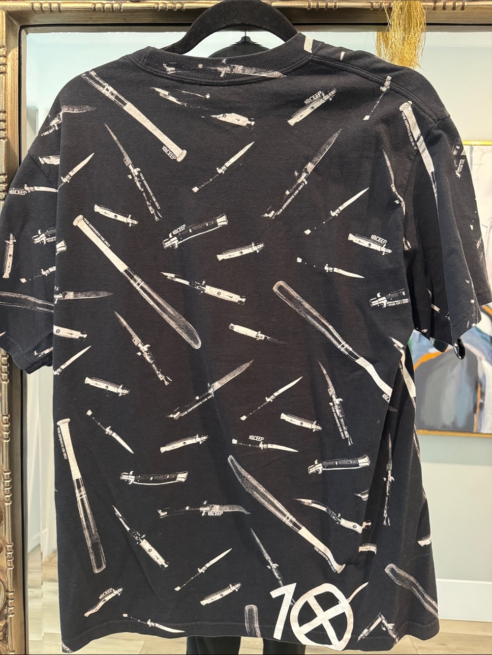 10.Deep Black Short-Sleeve Tee with White Knife & Bat Pattern - Picture 5 of 5